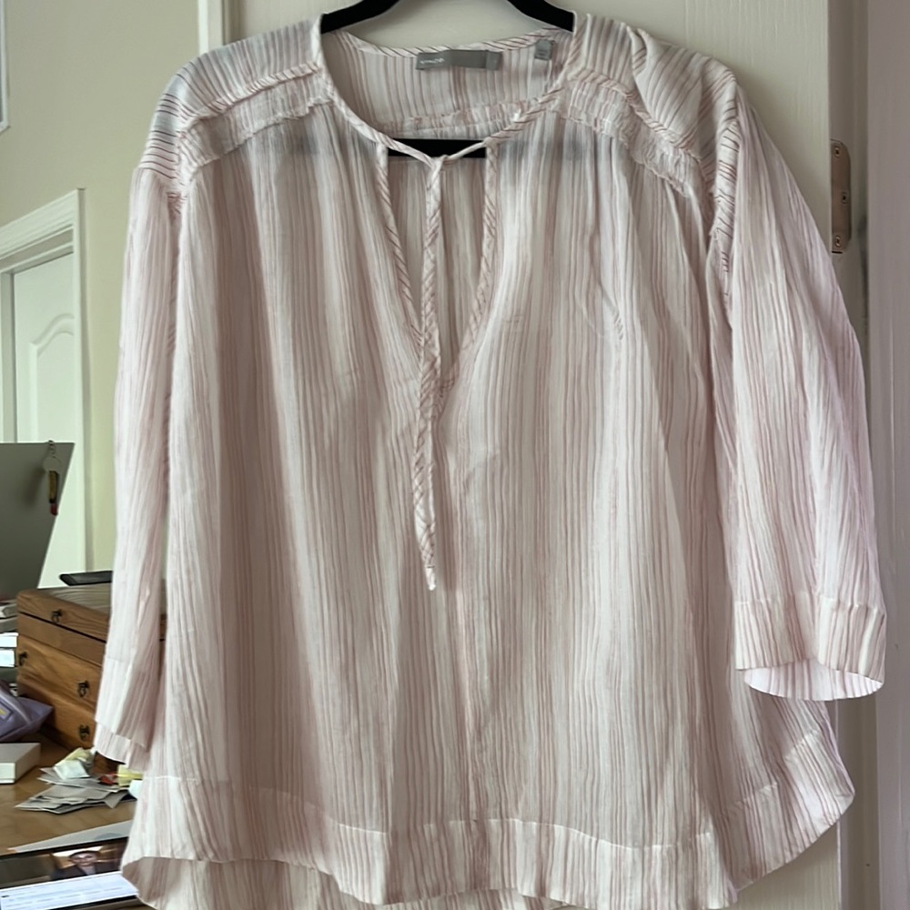 NWT Vince summer blouse. True to the size. Cotton 100%